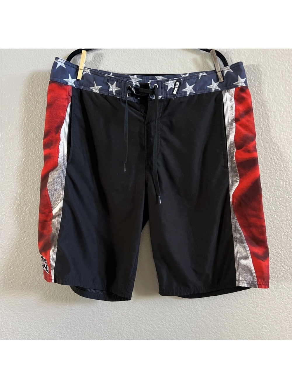 Metal Mulisha Black Board Shorts with Red and Blue Star Waistband Size 38